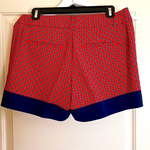 Ann Taylor dress shorts in geometric red print with blue border trim size 4 - Picture 4 of 10